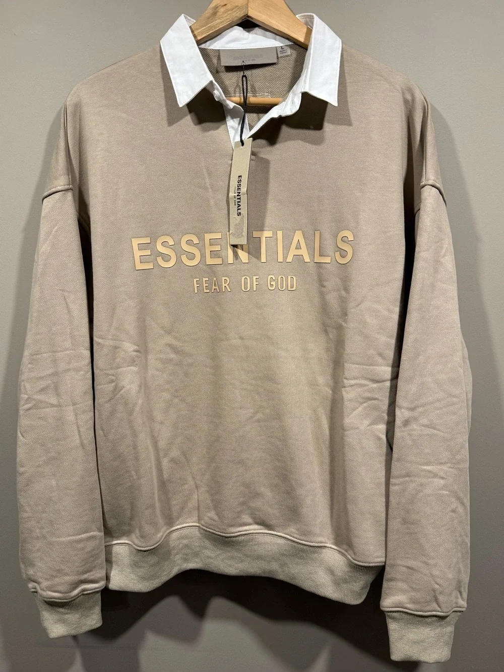 Fear of God ESSENTIALS Crewneck collared Sweatshirt in Taupe